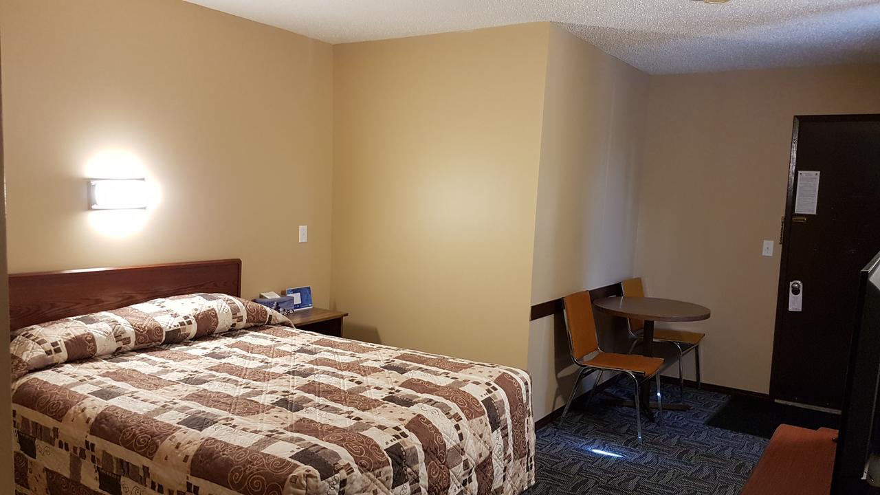 Golden West Motor Inn Carstairs Экстерьер фото